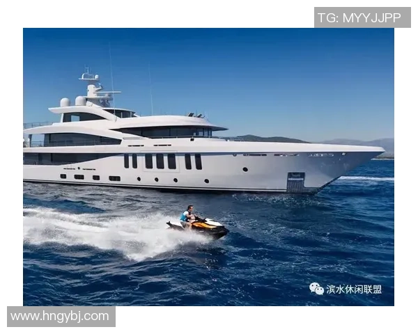 足球明星齐聚游艇畅享海上时光精彩合影视频回顾